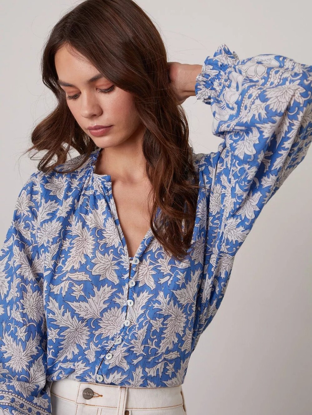 Velvet by Graham & Spencer Blue Cotton Floral Button-Down Shirt Size M